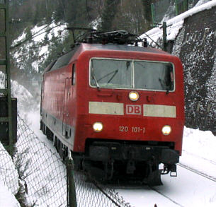 120 101-1 vor IC 2004 auf der Schwarzwaldbahn