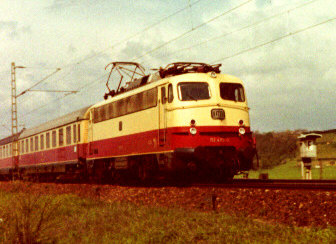 112 vor TEE Roland auf der Rheintalbahn