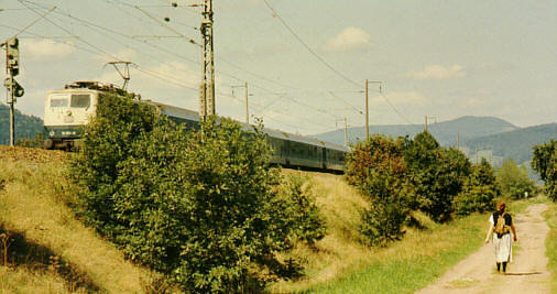 InterRegio auf der Schwarzwaldbahn im Juli 1990 bei Biberach (Baden)